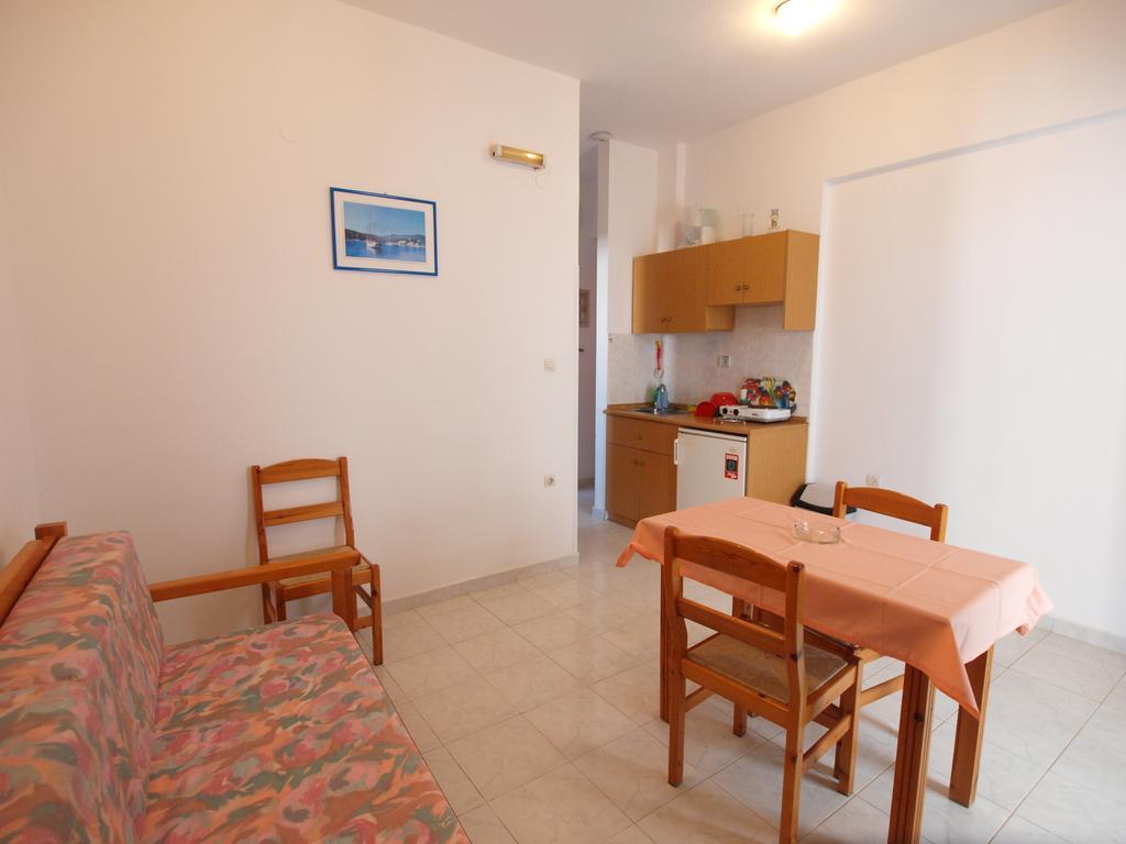 Irini Apartments Platanés الغرفة الصورة